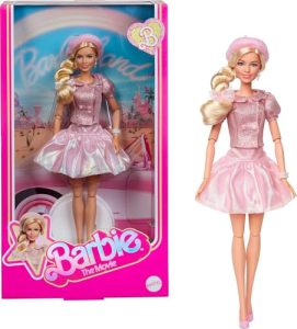 Barbie The Movie Margot Robbie Muñeca Coleccionable con Blusa Rosa y tutú en Rosa, Melena Recogida y Joyas a Juego, JBJ53