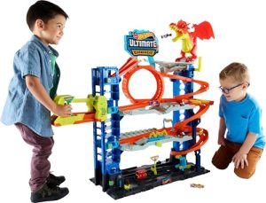 Hot Wheels City “Let’s Race – ¡a Correr!” Netflix – Garaje definitivo Pista para Coches de Juguete con dragón y 4 Niveles, Incluye 2 vehículos, +4 años (Mattel HKX48)