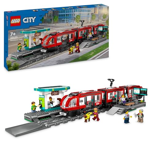 LEGO City Tranvía y Estación del Centro, Regalo para Niños y Niñas de 7 Años o Más Fans de los Trenes de Juguete, 6 Minifiguras y Figura Animal de un Perro Guía 60423
