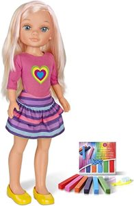 Nancy – Un día Haciendo mechas, Muñeca Rubia con Pelo Largo para Hacer Mechas y Peinados Creativos con Tizas de Colores, Accesorios Incluidos, Regalo para Niños y Niñas + 3 años, Famosa (700013865)