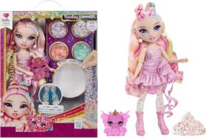 RAINBOW HIGH Rainbow Shimmers con Slime – Bella, Rosa – Muñeca de Moda de 28 cm, Viene con un Kit de Limo y una Llama de Mascota, Apto para Niños Mayores de 4 Años